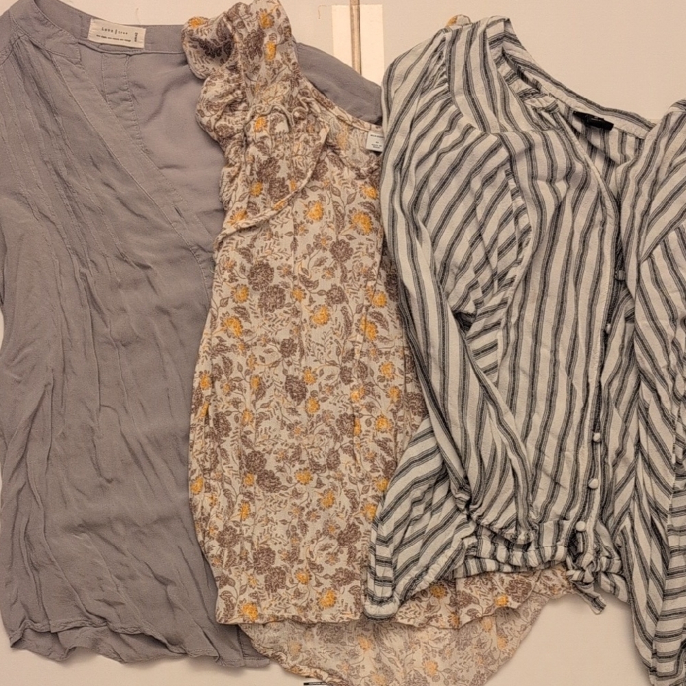 Lot of 14 Women’s Blouses Bundle Mixed Colors Work Office Tops - Size S - Picture 2 of 10